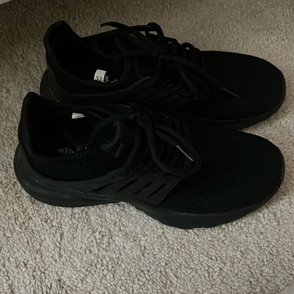 ๐๐ปโโ๏ธ almost new black nonslip sneakers wore one time for two hours - Picture 2 of 11